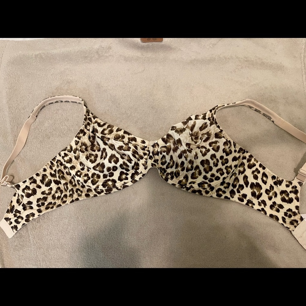 VICTORIAS SECRET BRA